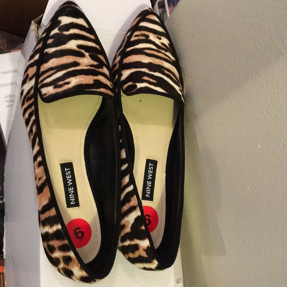 New Nine West Leather Flats Animal Print size 6 - Picture 2 of 3